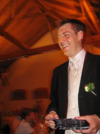 Hochzeit 054.jpg   17kb   26.03.2021 22:32:08